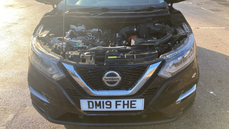 Nissan Qashqai 1.3 DiG-T N-Connecta 5dr Petrol Hatchback
